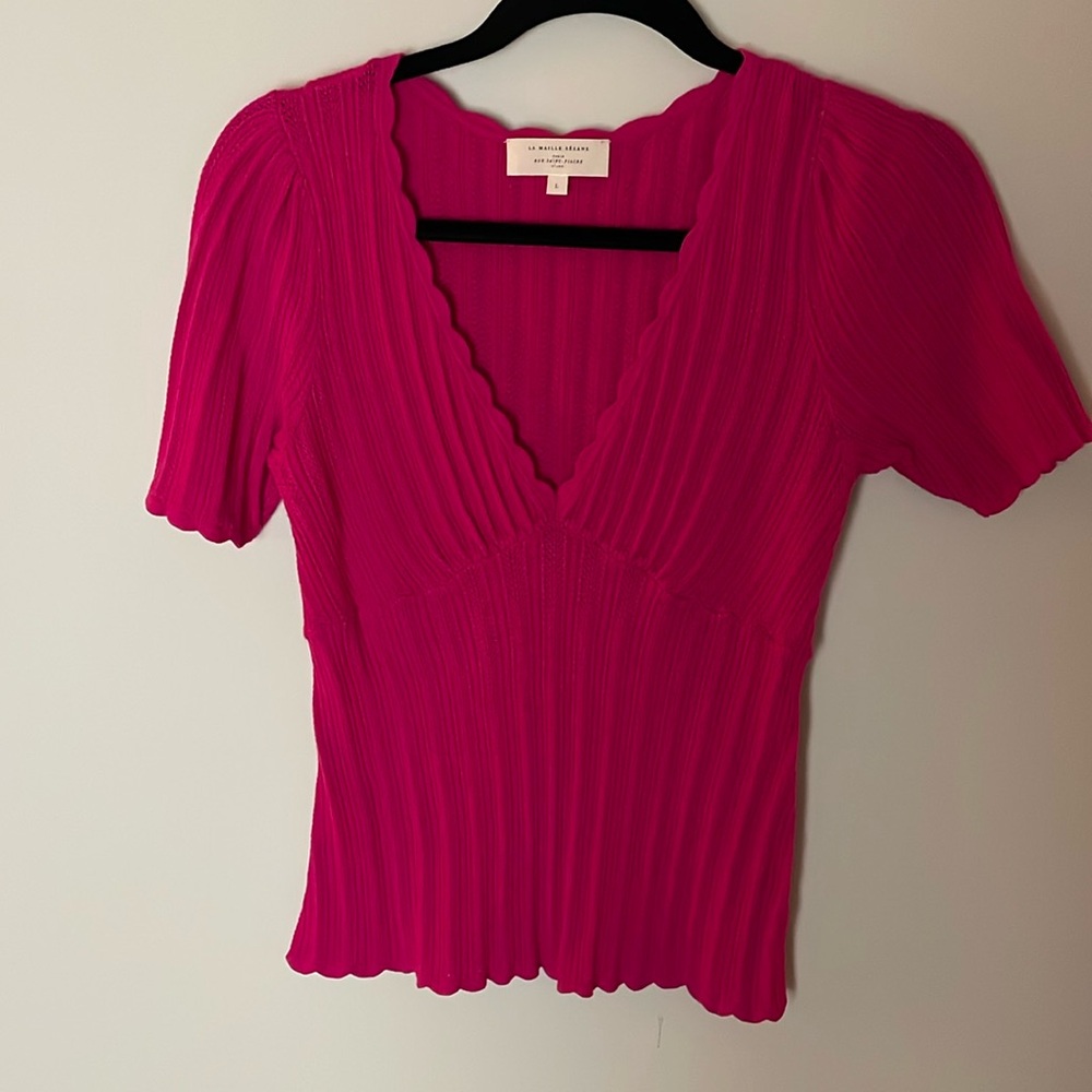 La Maille Sèzane scalloped fuschia knit top with deep V neck